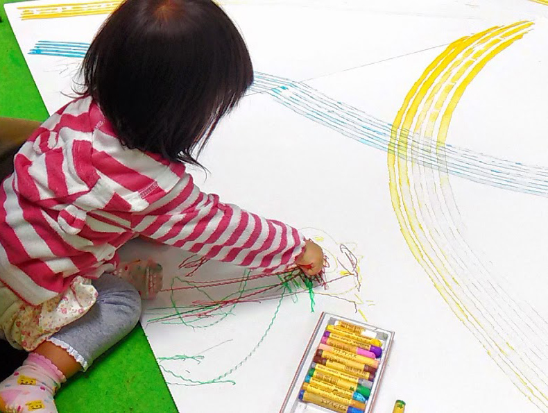 子供の絵の育て方 2歳児編 子どもの思うままに 描いたものへの意味づけが出来るけど 親が注意する事は 生の画家生活